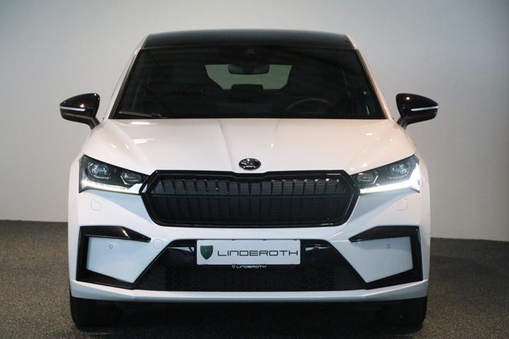 Hvid Skoda Enyaq fra 2023