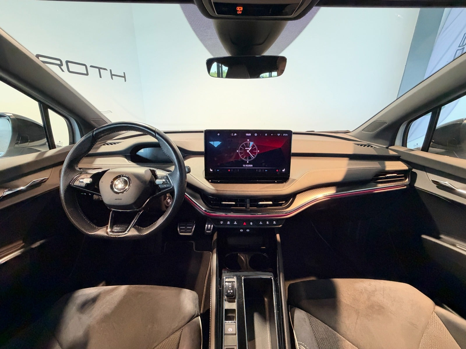 Hvid Skoda Enyaq fra 2023