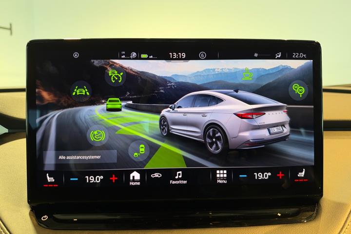 Hvid Skoda Enyaq fra 2023