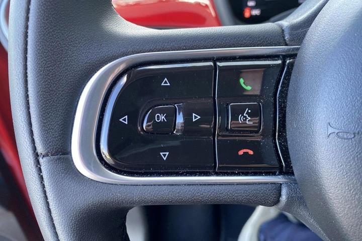 Rød Fiat 500e fra 2024