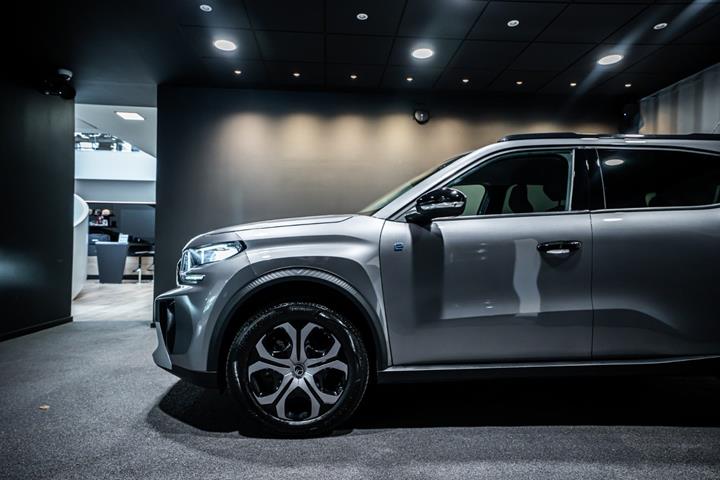 Grå Citroën e-C3 Aircross fra 2025
