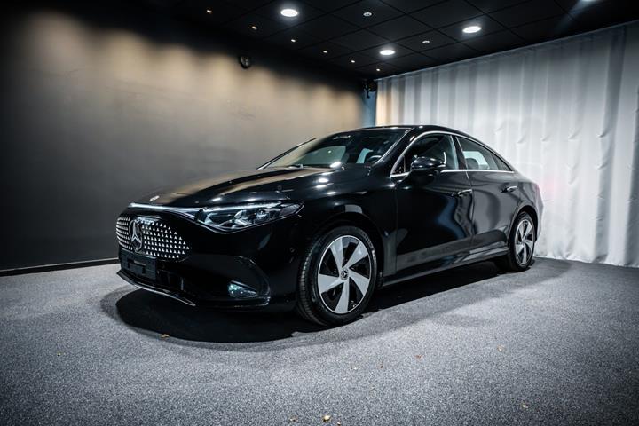 Sort Mercedes CLA250+ fra 2025