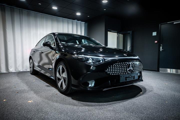 Sort Mercedes CLA250+ fra 2025