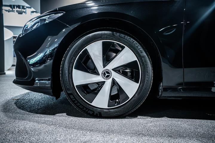 Sort Mercedes CLA250+ fra 2025