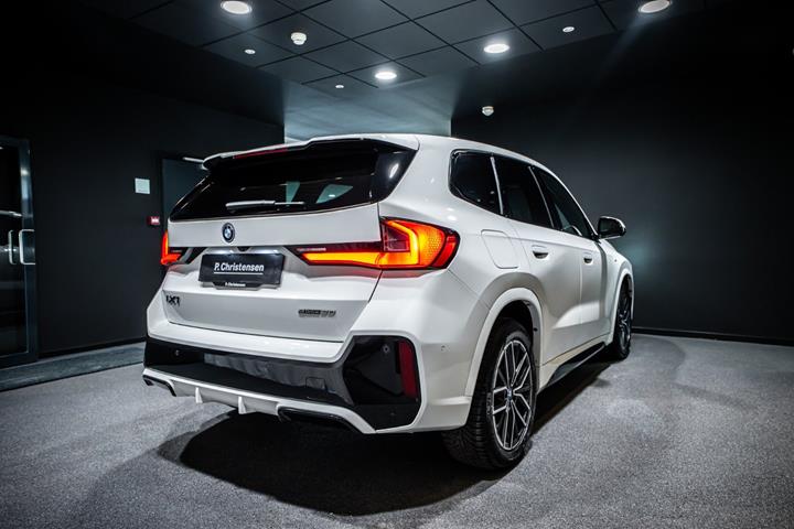 Hvid BMW iX1 fra 2024