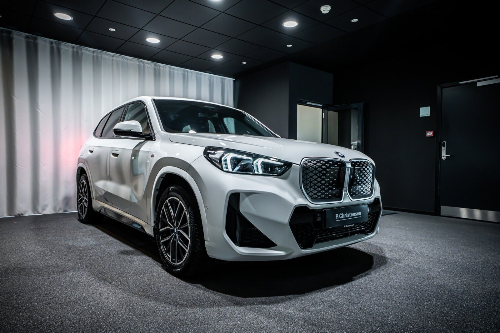 Hvid BMW iX1 fra 2024