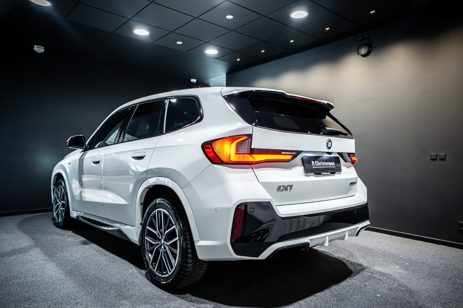Hvid BMW iX1 fra 2024