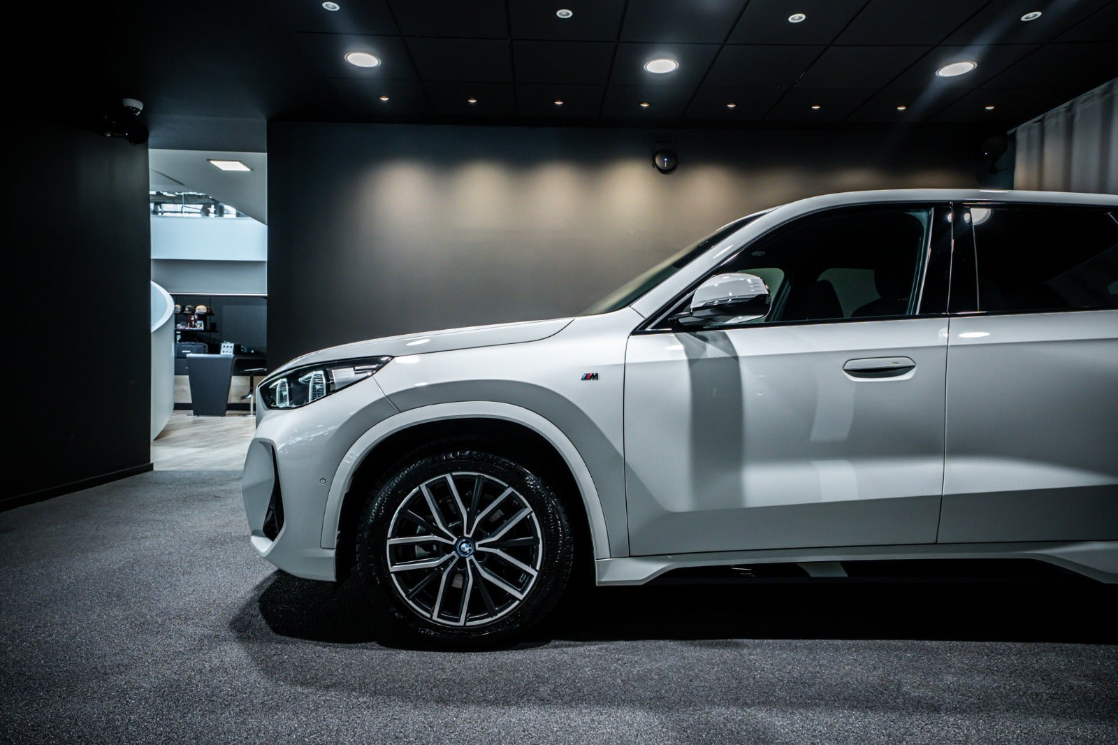 Hvid BMW iX1 fra 2024