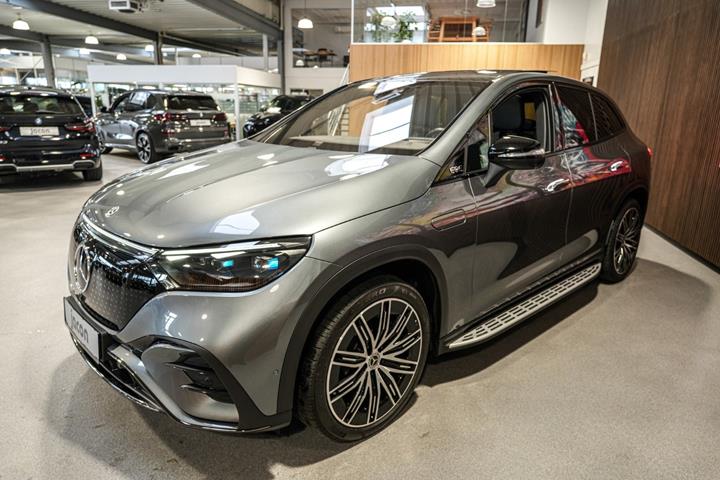Grå Mercedes EQE350 SUV fra 2023