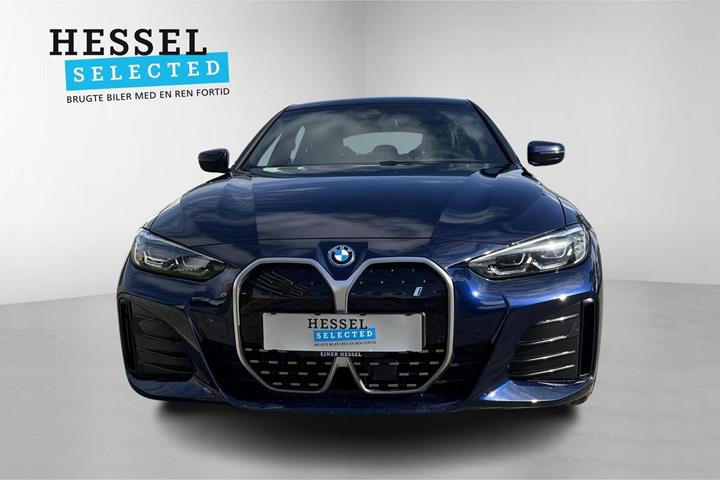 Blå BMW i4 fra 2023