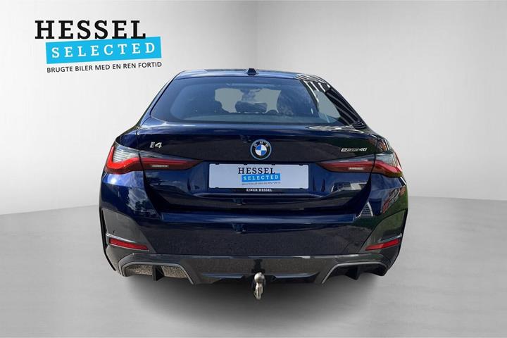 Blå BMW i4 fra 2023