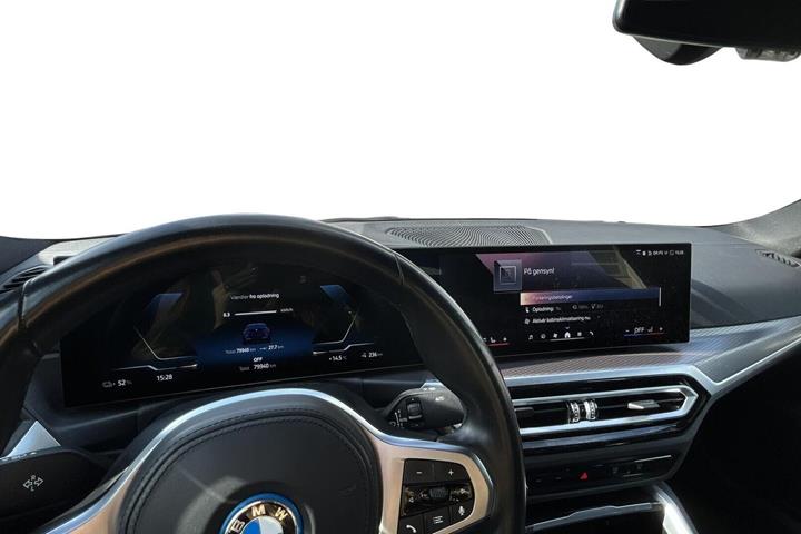 Blå BMW i4 fra 2023