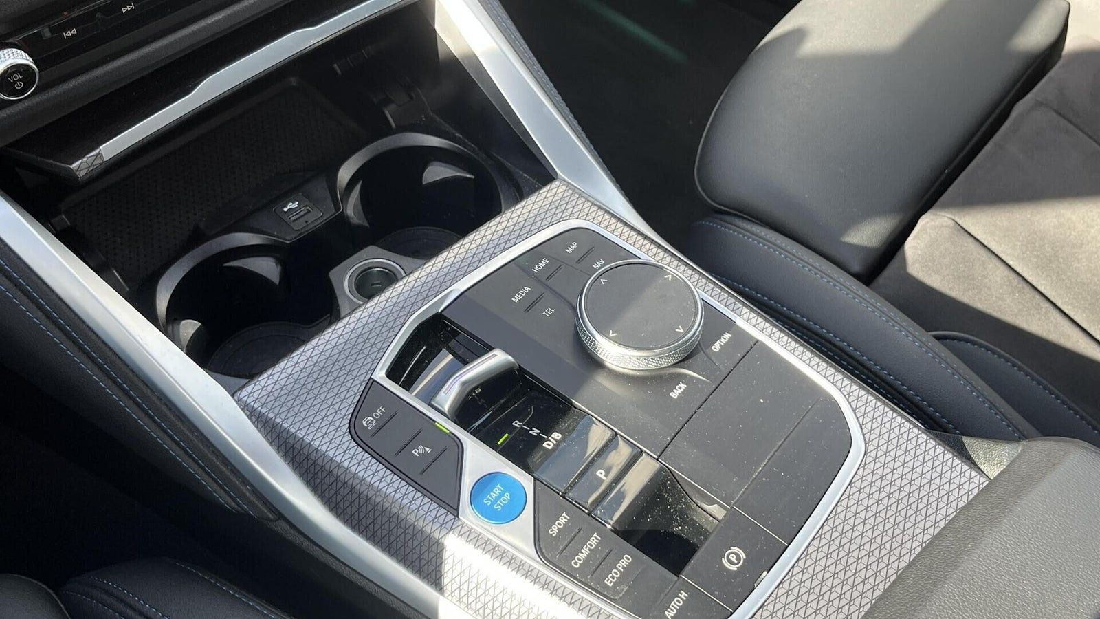 Blå BMW i4 fra 2023