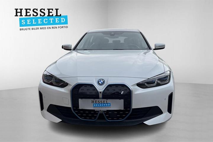 Sølv BMW i4 fra 2022