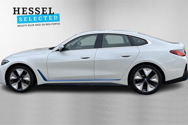 Sølv BMW i4 fra 2022