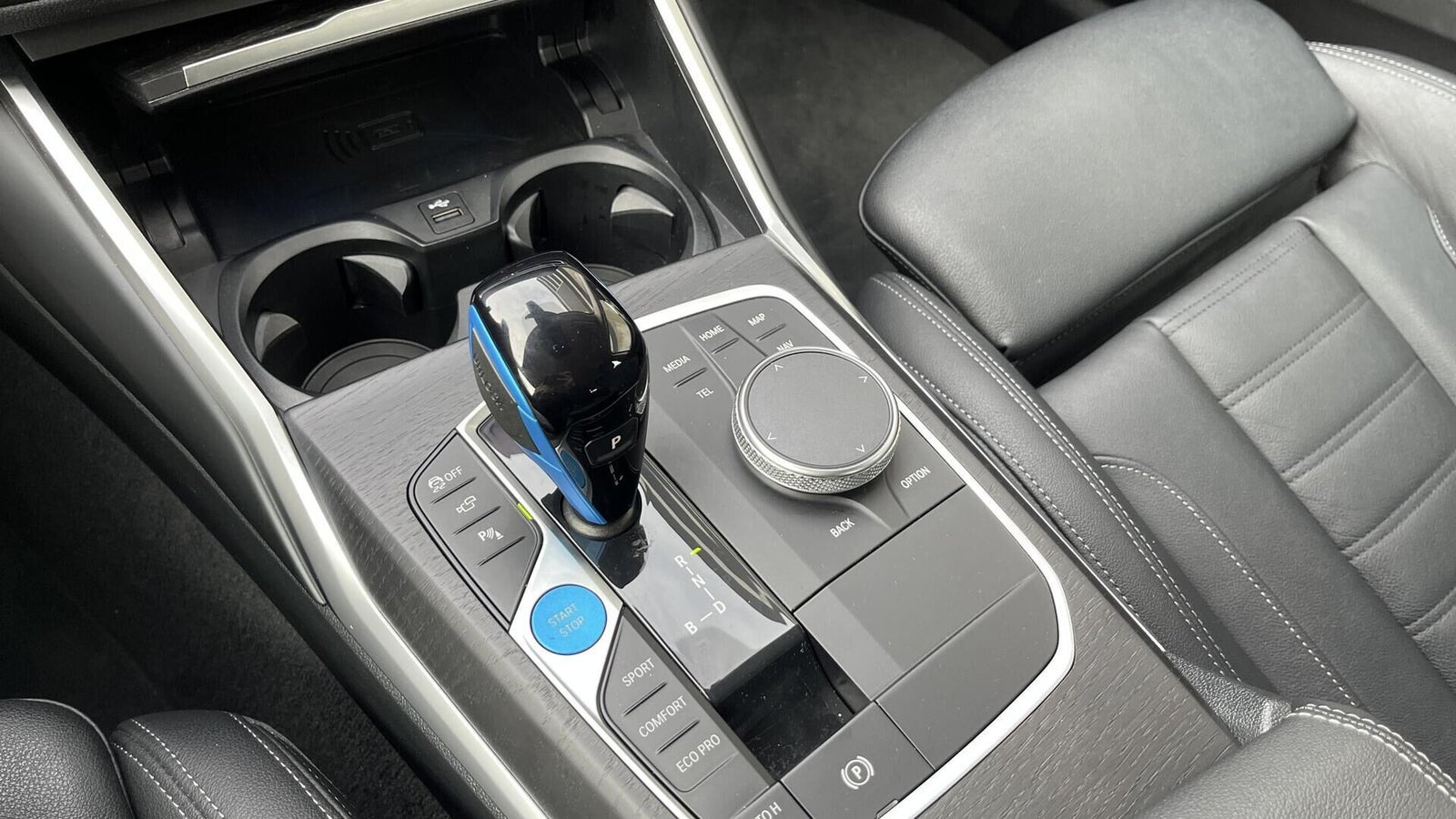 Sølv BMW i4 fra 2022