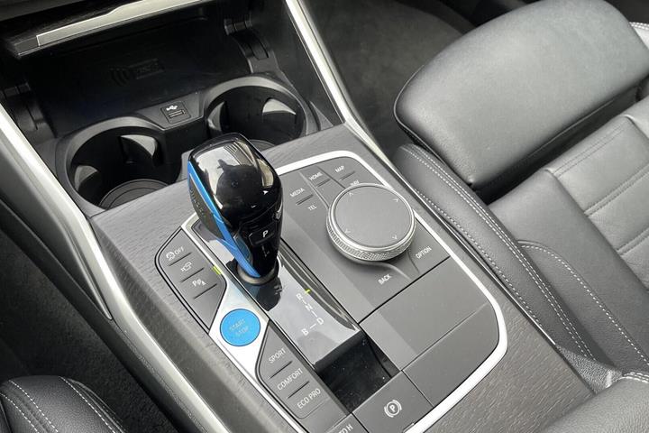Sølv BMW i4 fra 2022