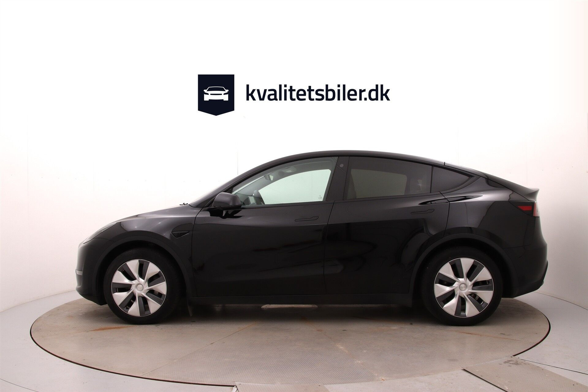 Sort Tesla Model Y fra 2023