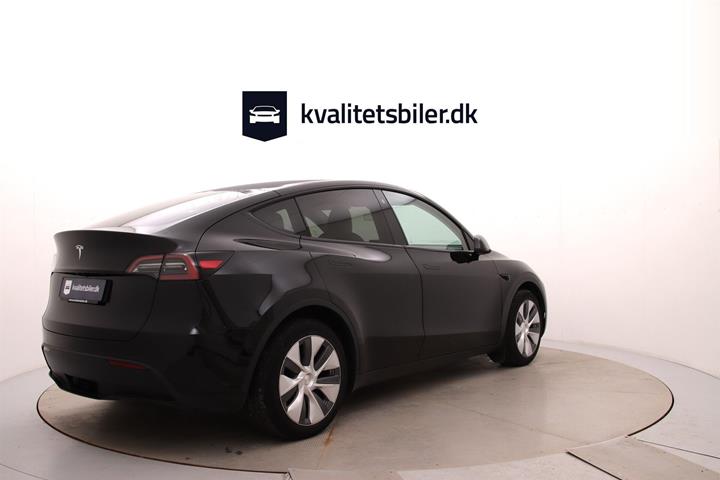 Sort Tesla Model Y fra 2023
