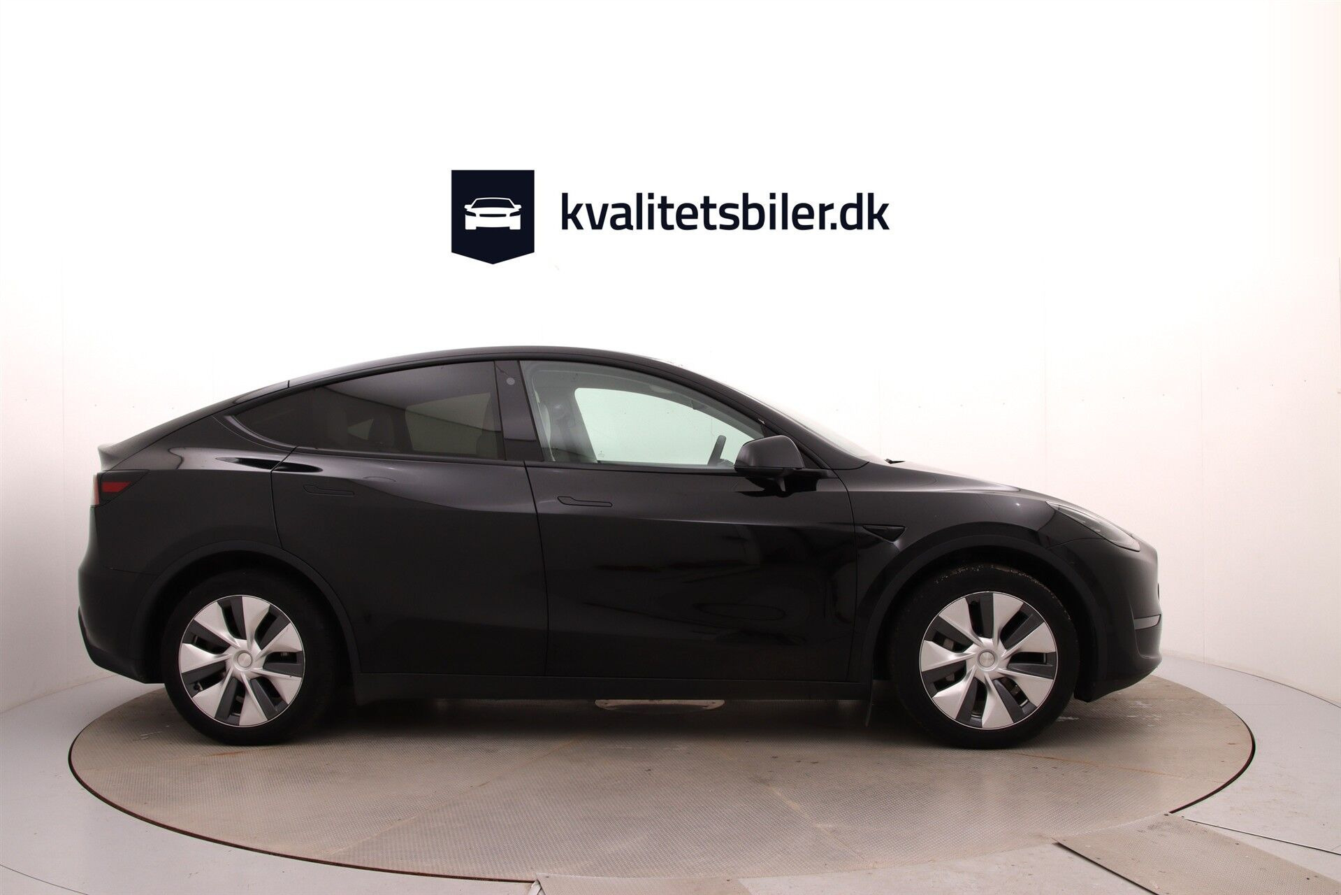 Sort Tesla Model Y fra 2023