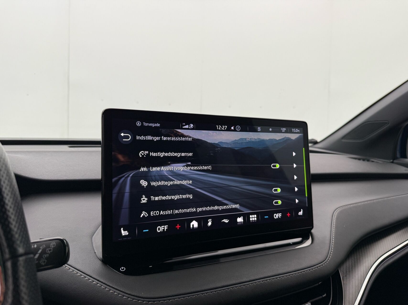 Blå Skoda Enyaq fra 2023