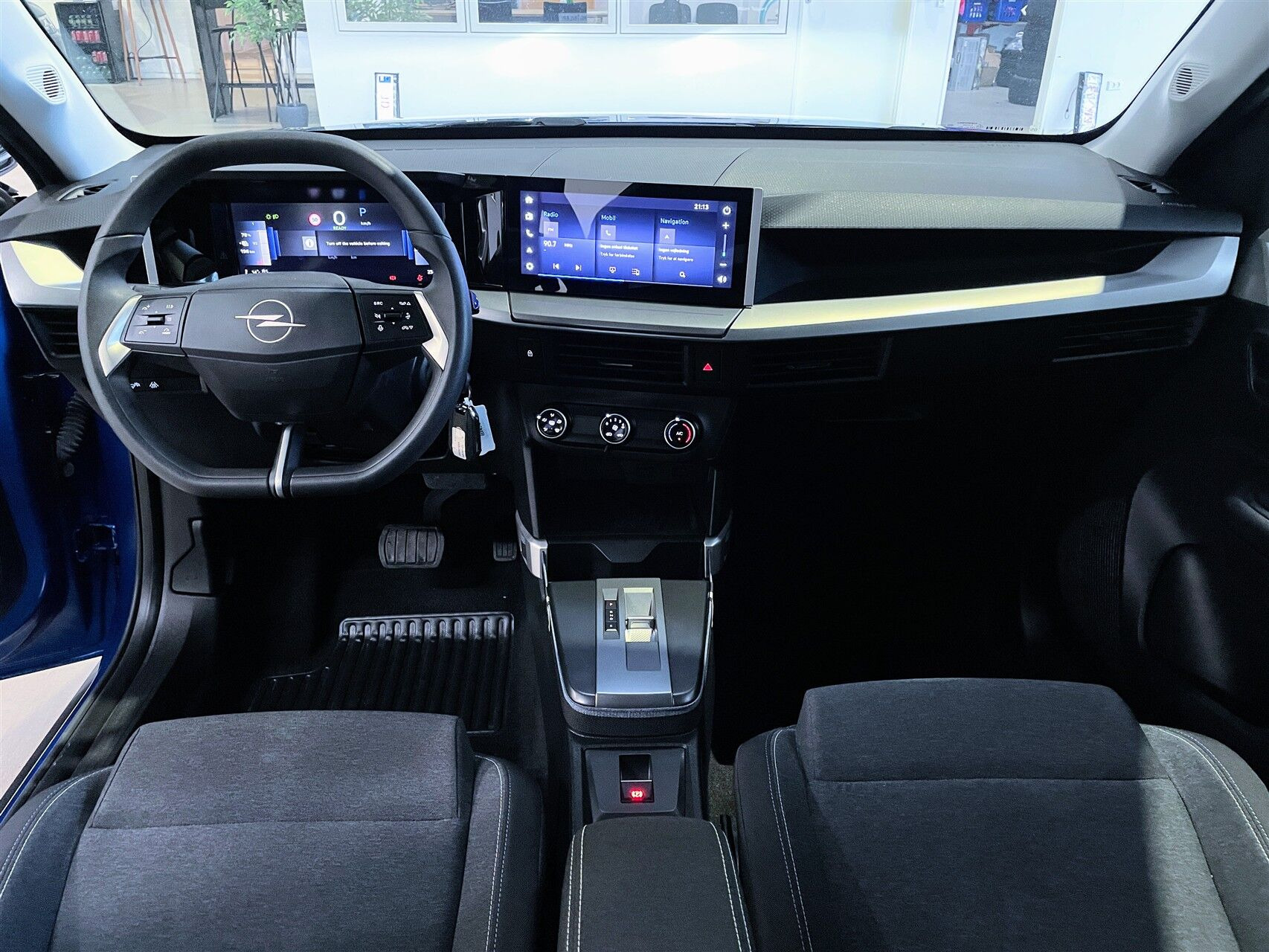 Blå Opel Frontera fra 2025