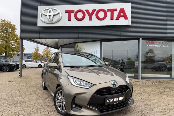 Bronze Toyota Yaris fra 2023
