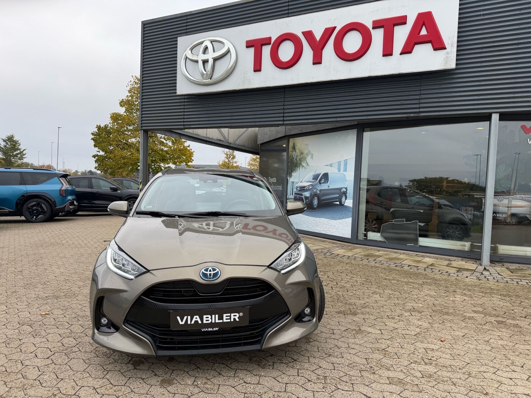 Bronze Toyota Yaris fra 2023