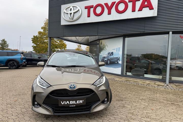 Bronze Toyota Yaris fra 2023