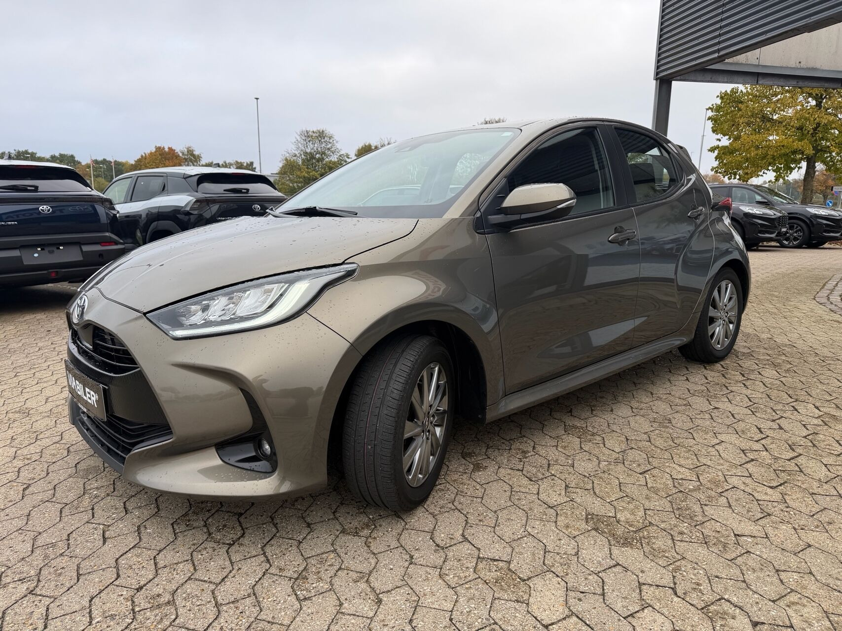 Bronze Toyota Yaris fra 2023