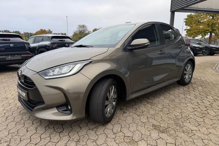 Bronze Toyota Yaris fra 2023