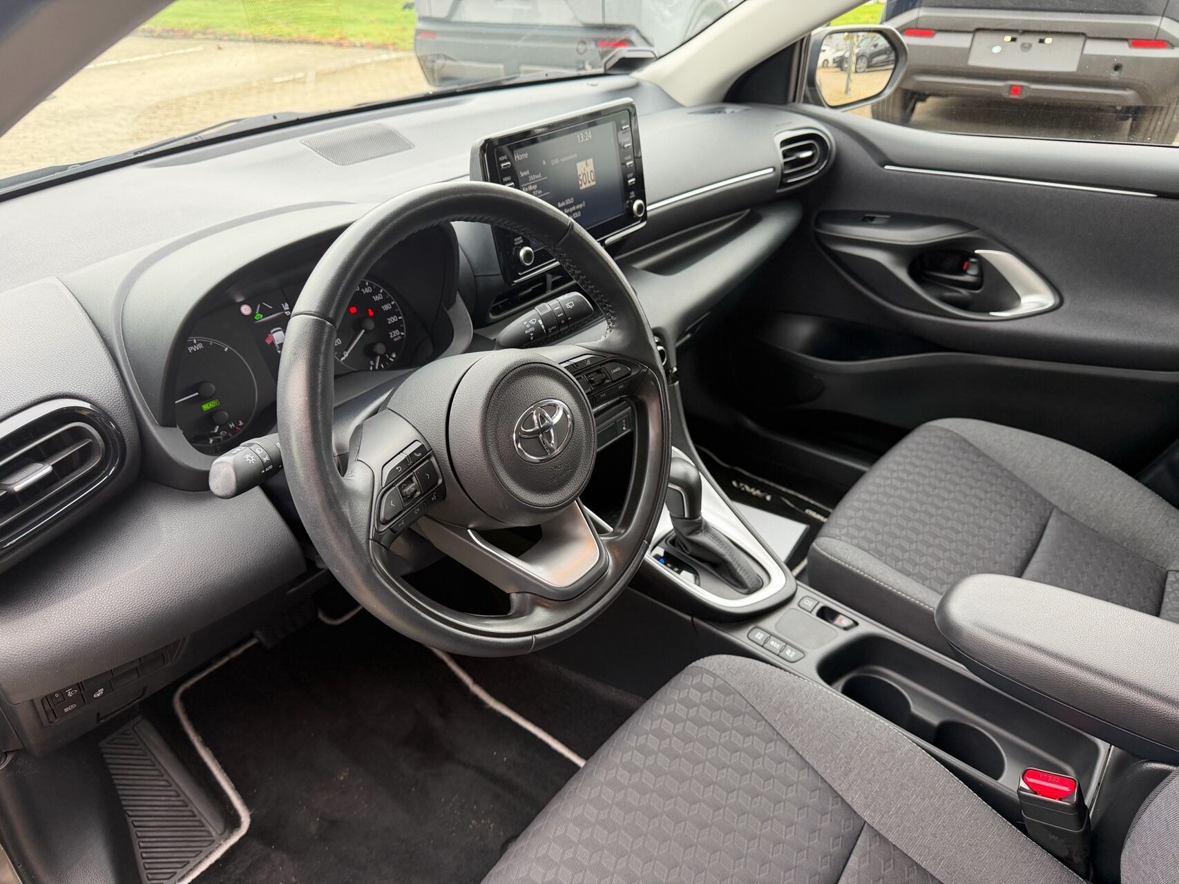Bronze Toyota Yaris fra 2023