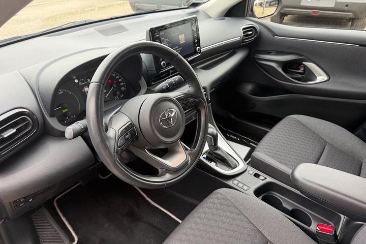 Bronze Toyota Yaris fra 2023