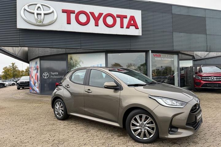 Bronze Toyota Yaris fra 2023