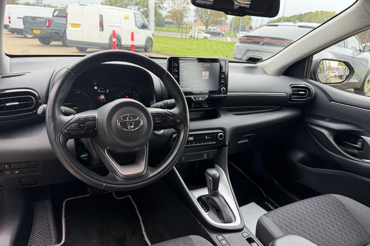 Bronze Toyota Yaris fra 2023