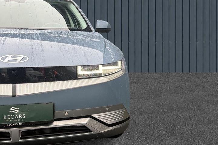 Blå Hyundai Ioniq 5 fra 2023