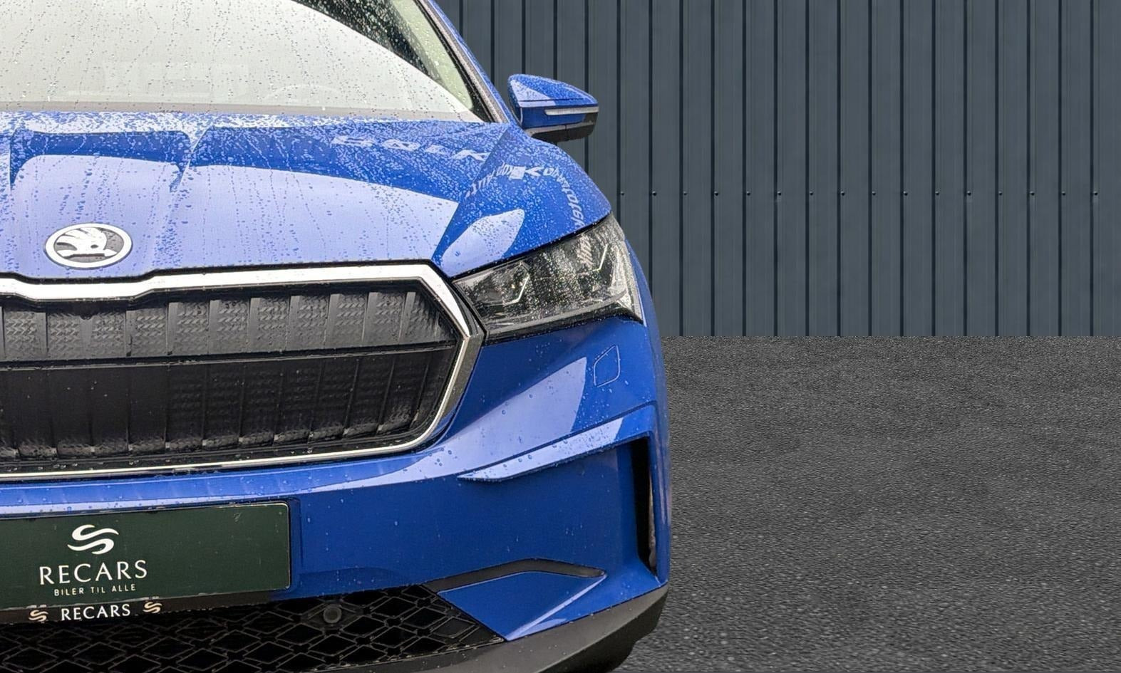 Blå Skoda Enyaq fra 2023