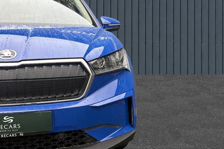 Blå Skoda Enyaq fra 2023