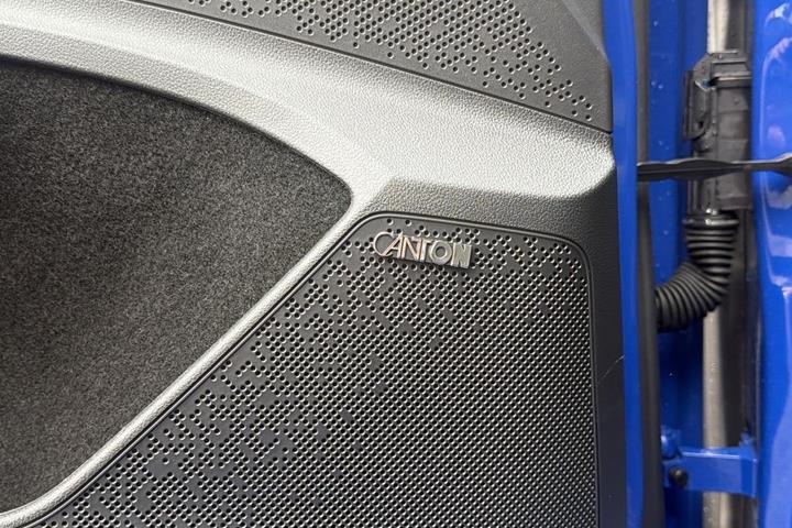 Blå Skoda Enyaq fra 2023