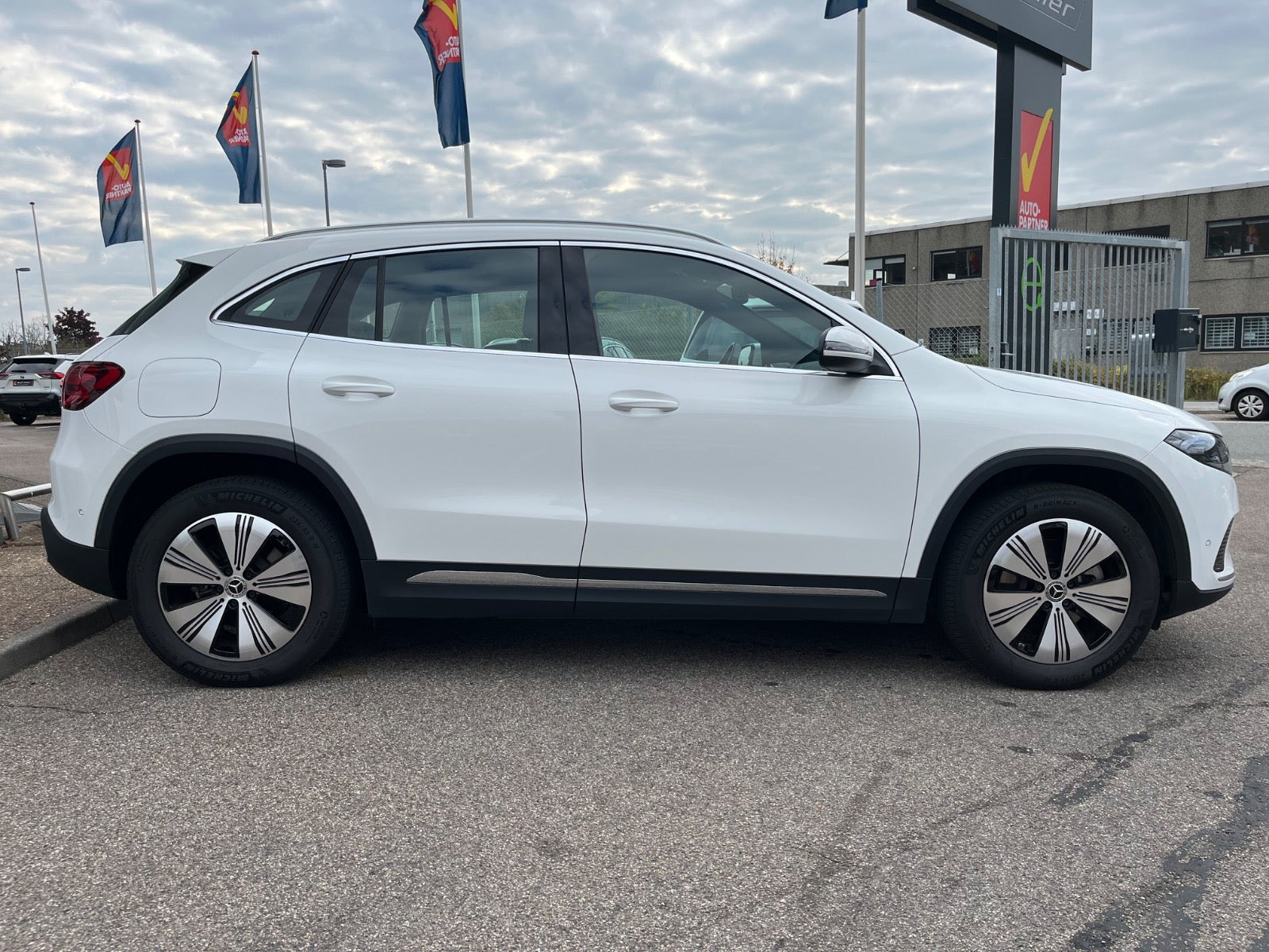 Hvid Mercedes EQA250+ fra 2025