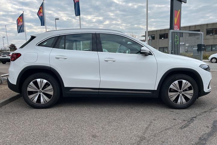 Hvid Mercedes EQA250+ fra 2025