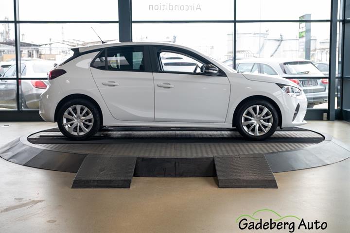 Hvid Opel Corsa fra 2020