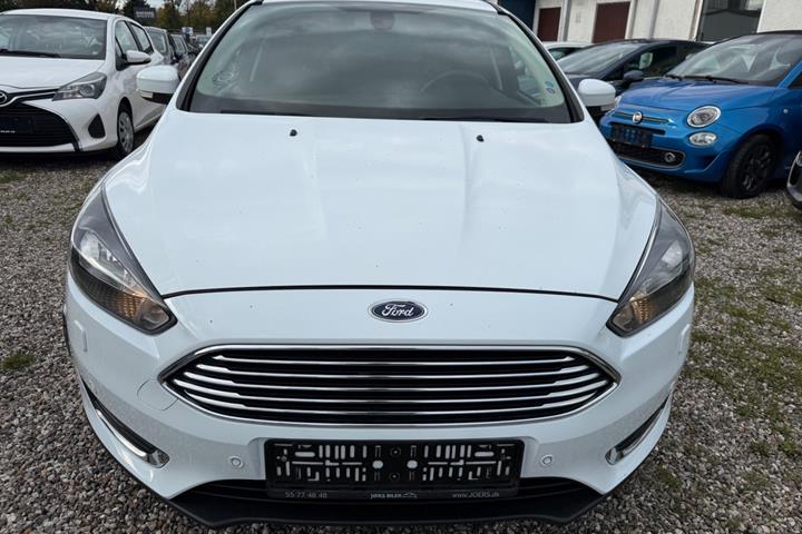 Hvid Ford Focus fra 2015
