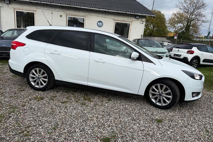 Hvid Ford Focus fra 2015