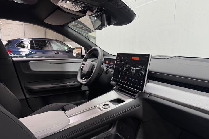 Hvid Polestar 4 fra 2025