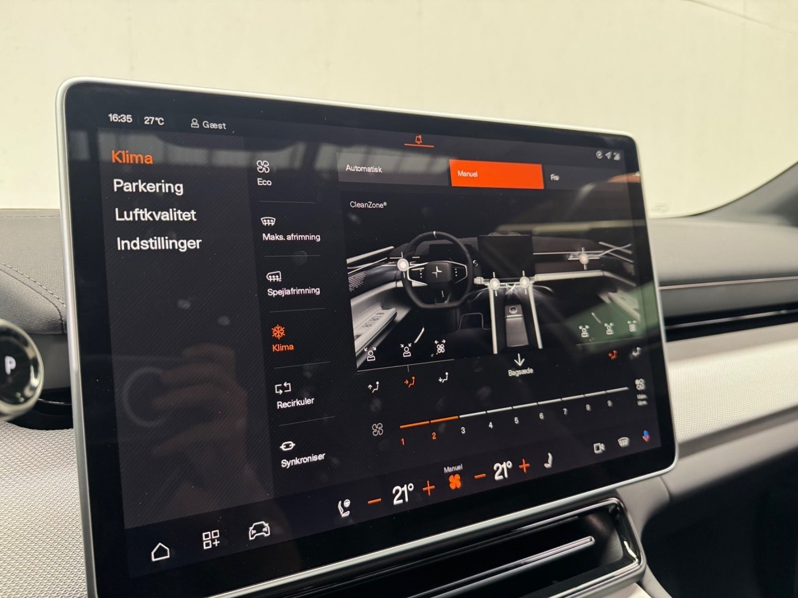Hvid Polestar 4 fra 2025