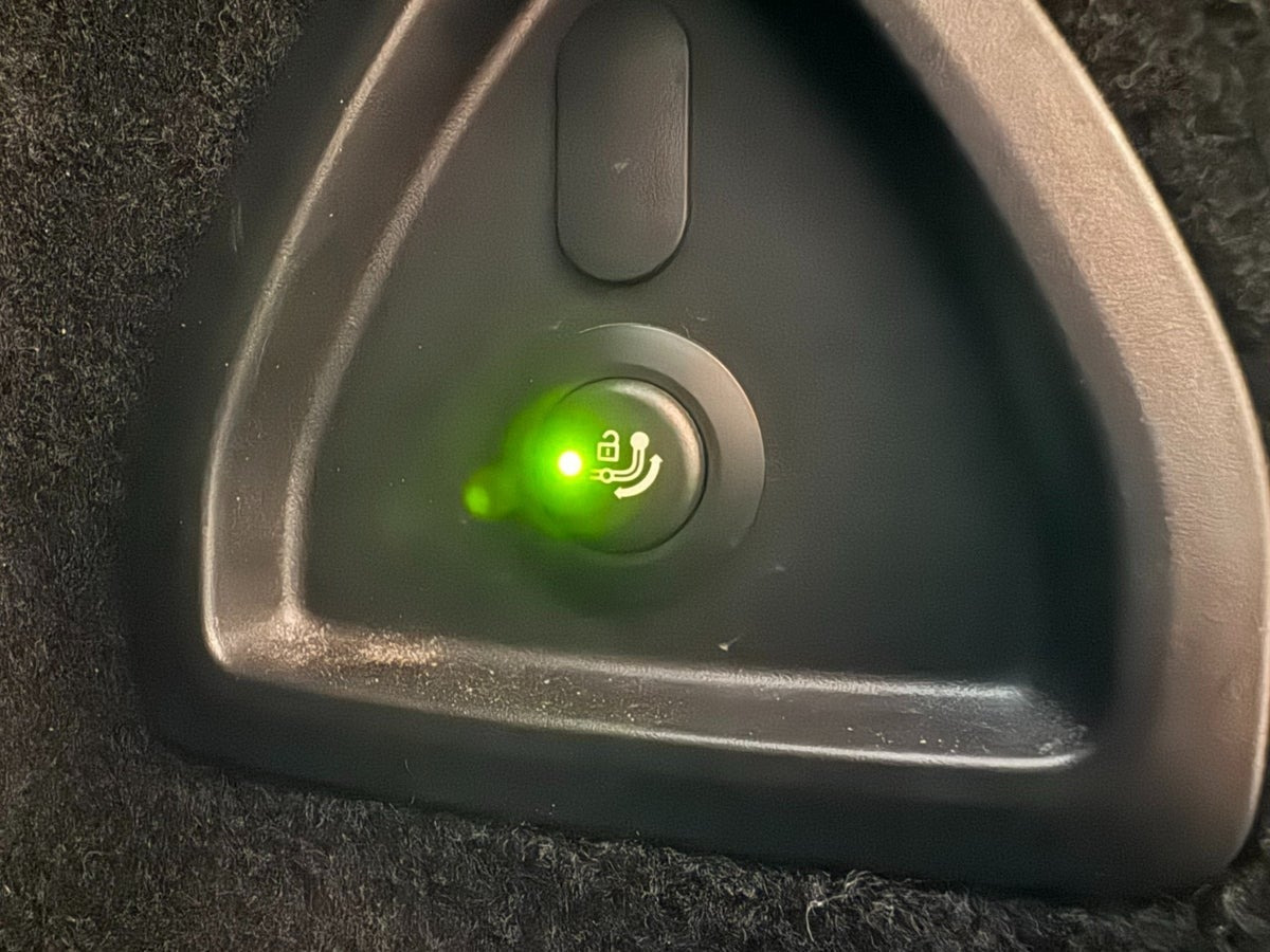 Grå BMW 530e fra 2021