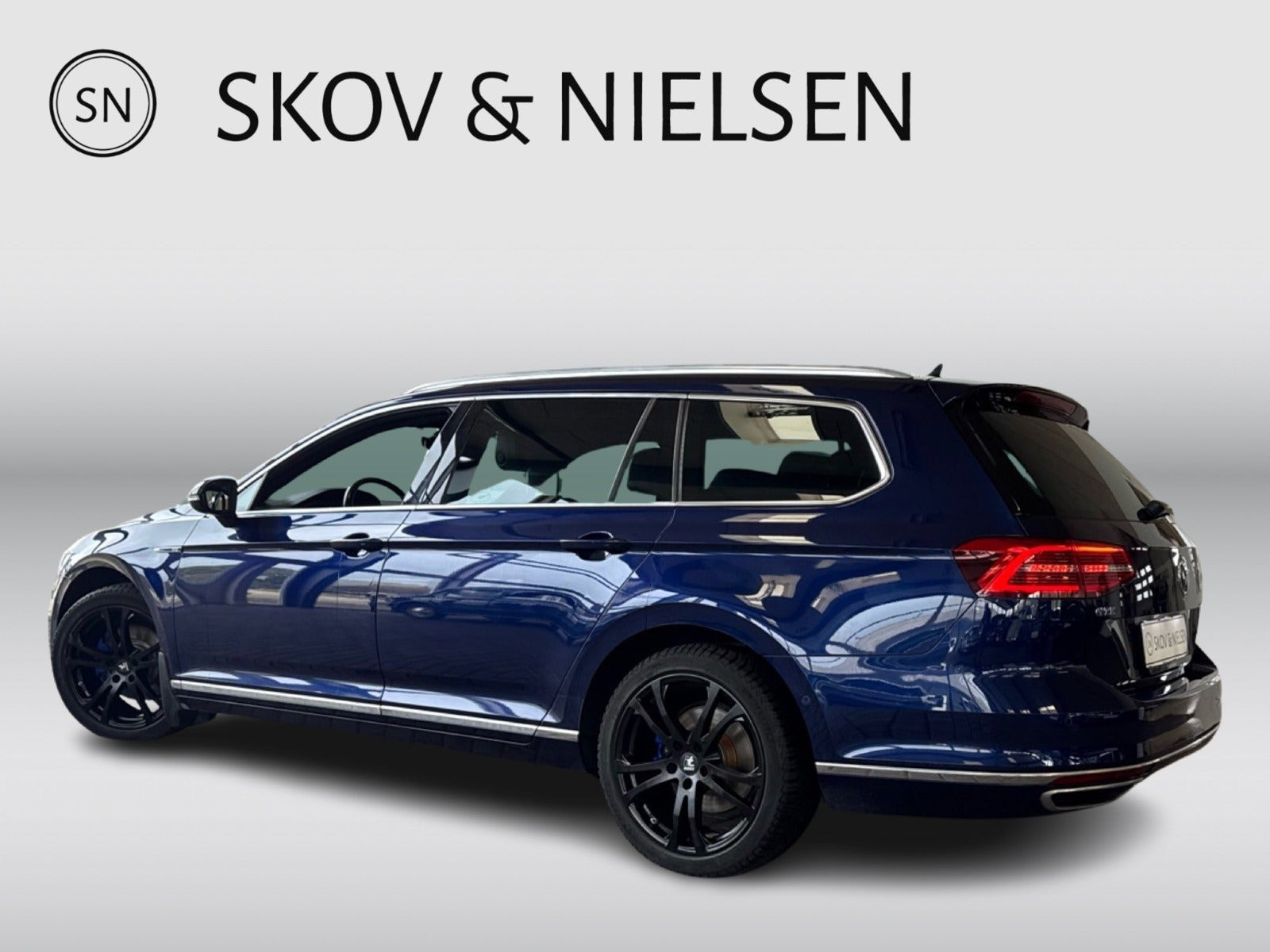 Blå VW Passat fra 2017