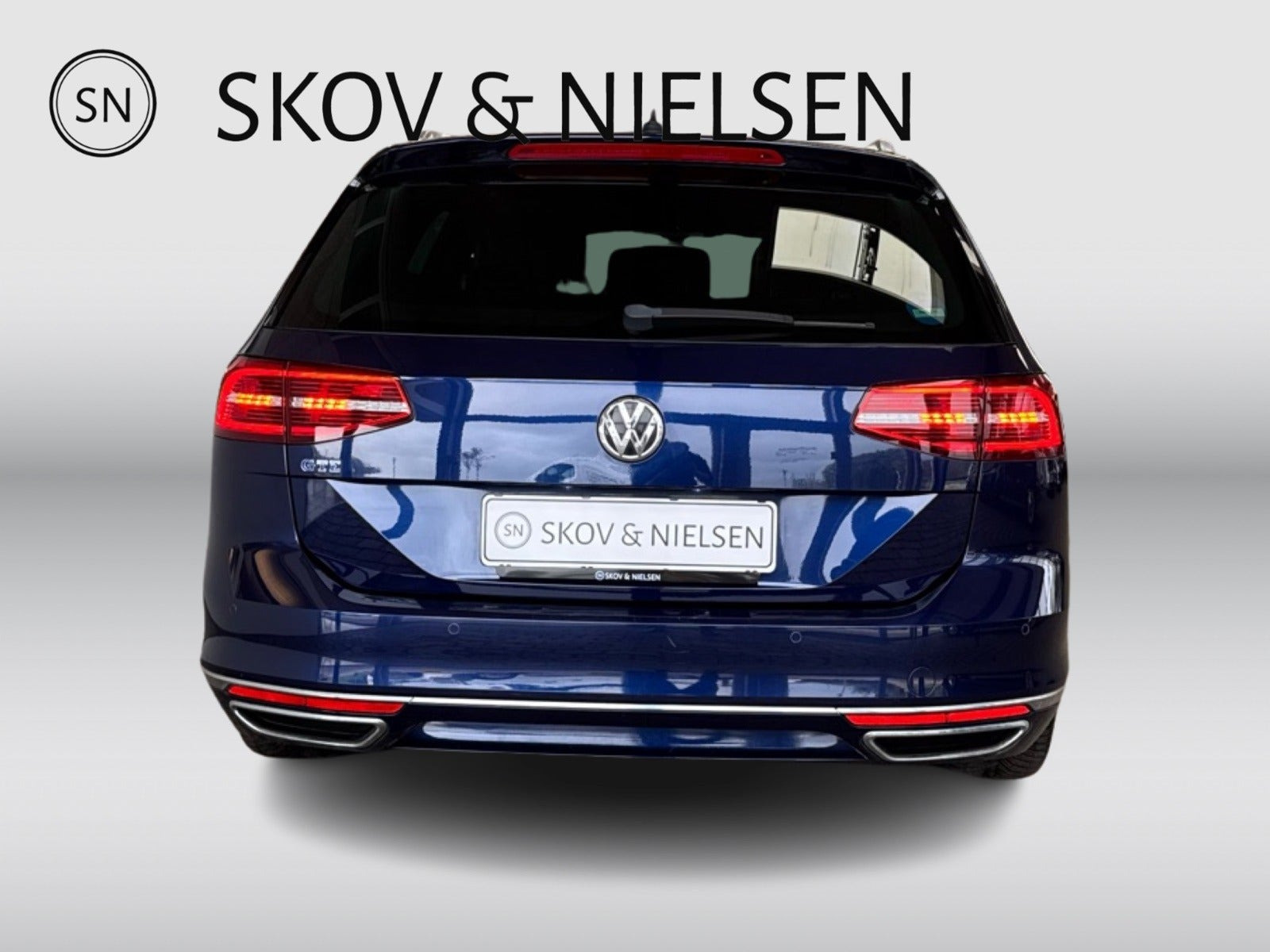 Blå VW Passat fra 2017