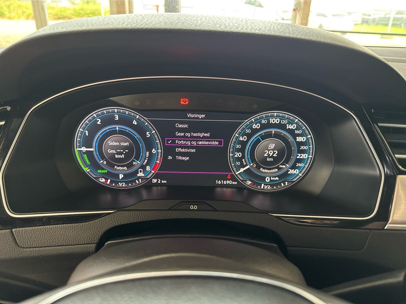 Blå VW Passat fra 2017